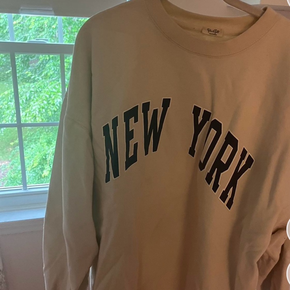 Brandy Melville Cream 'New York' Sweatshirt